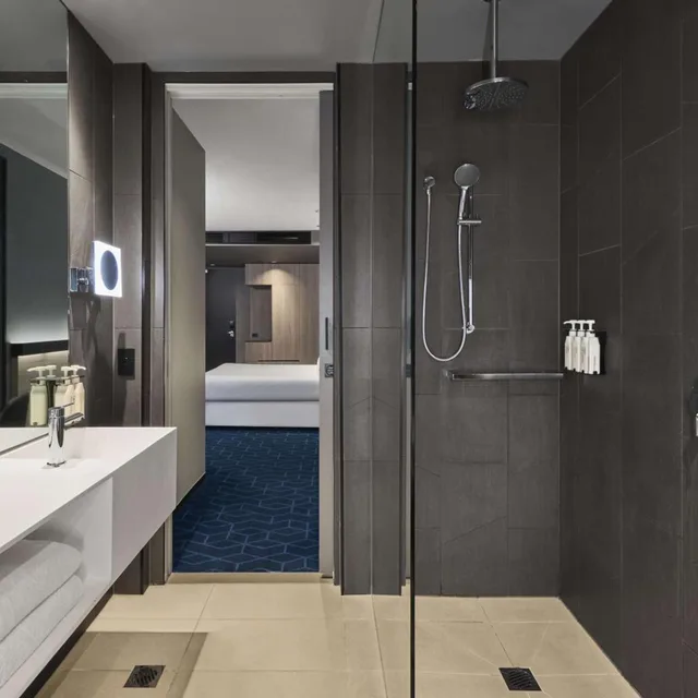 جناح جونيور، Vibe Hotel Melbourne Docklands 5/9