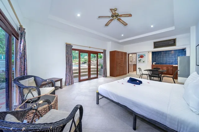 4 Bedrooms, Oasis, Pool, Green, Villa, Twin Beds, 2 King Beds, Queen Bed, Chaweng Lakeview Residence 3/7