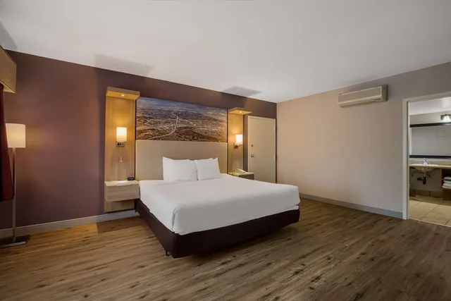 غرفة بسرير كينج لذوي الإعاقة، Best Western Diamond Bar Hotel & Suites 3/4