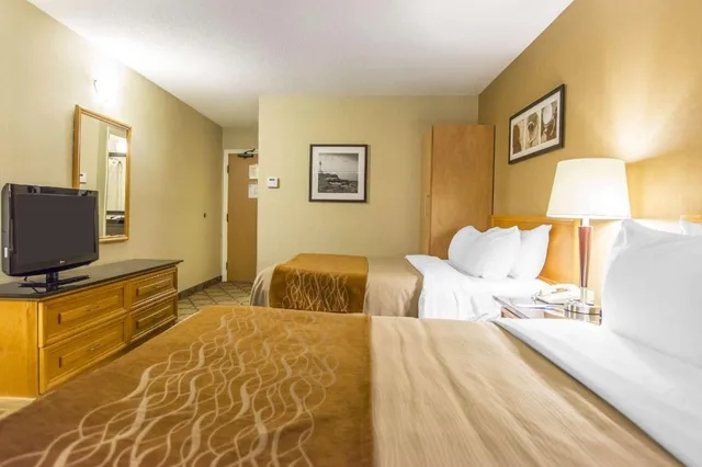 Upgrade, 2 Double Beds، Comfort Inn Yarmouth 1/8