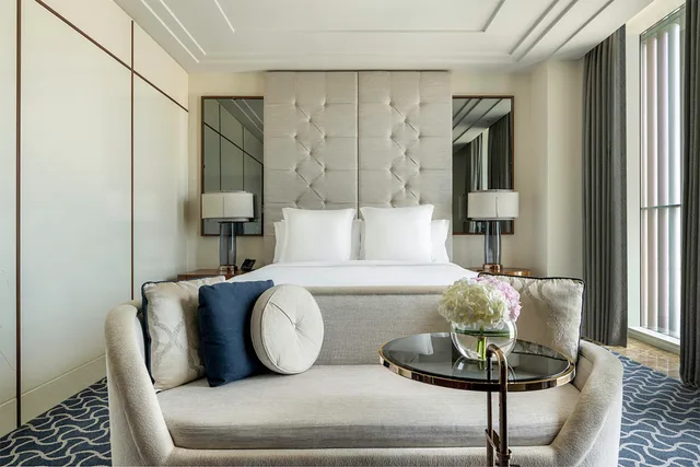 غرفة سوبيريور بسرير كينج بإطلالة على المدينة، Four Seasons Hotel Abu Dhabi at Al Maryah Island 1/5