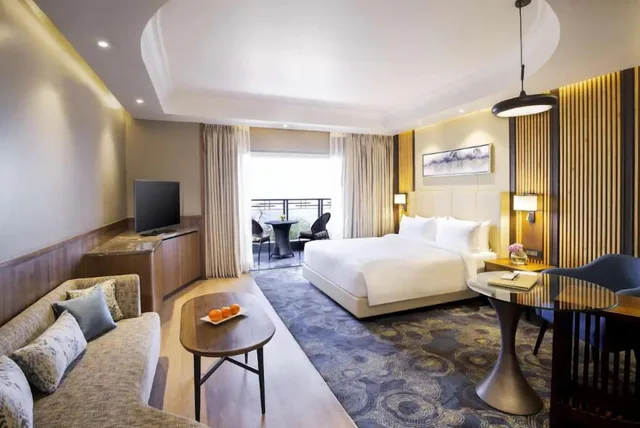 غرفة ديلوكس بسريرين منفصلين بشرفة، Radisson Blu Resort Dharamshala 10/10