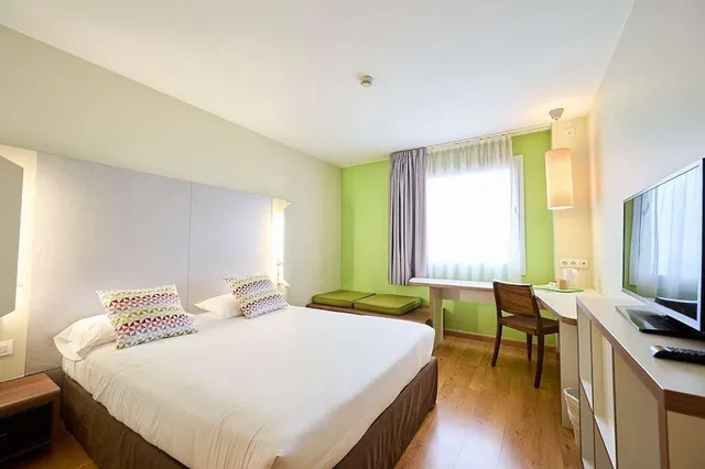غرفة قياسية ثلاثية بثلاثة أسرّة، Travelodge BCN Cornella Fira 1/1