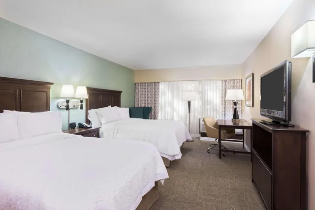 غرفة بسرير مزدوج، Hampton Inn White Plains Tarrytown 1/3