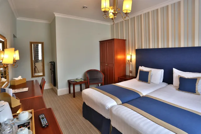 غرفة عائلية بثلاثة أسرّة، Best Western Abbots Barton Hotel 1/8