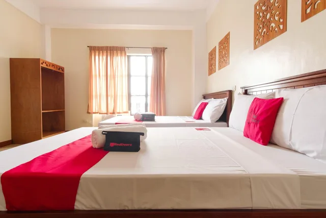 Room, Quadruple, RedDoorz Plus near Johnson and Johnson Paranaque 10/10