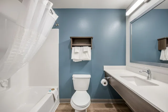 غرفة قياسية بسرير كوين، WoodSpring Suites Libertyville - Chicago 8/10