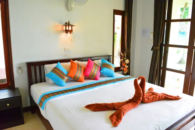 Room, King Bed, Lanta Family Resort 3/10