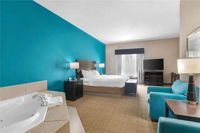 جناح بسرير كينج مع أريكة، Best Western Plus Hiawatha Hotel 3/3