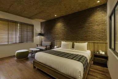 Medium, Bathtub, Pool Area, Stevie G Hotel 1/1