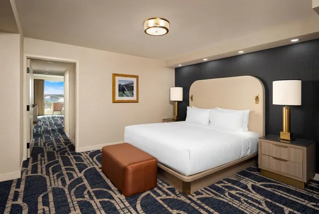 Prime Minister, Premium, Suite, Falls View, High Floor، Embassy Suites By Hilton Niagara Falls Fallsview 1/2