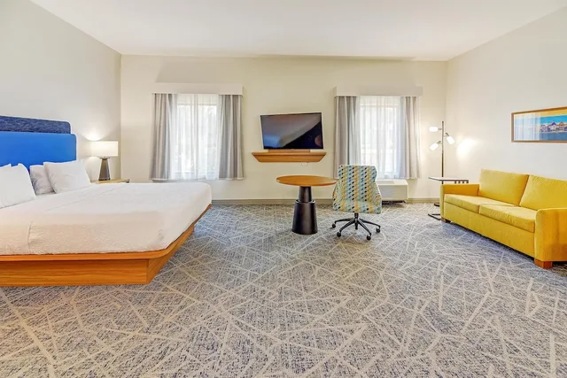جناح استوديو بسرير كينج مع أريكة بمطبخ صغير، Hampton Inn Foley 5/10