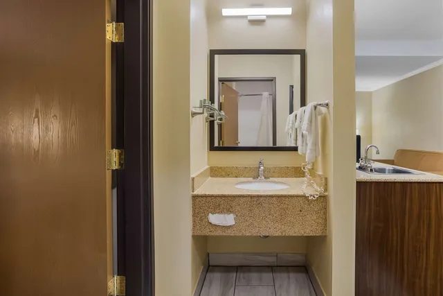 جناح بسرير كينج مع أريكة، Best Western Gold Poppy Inn 6/7