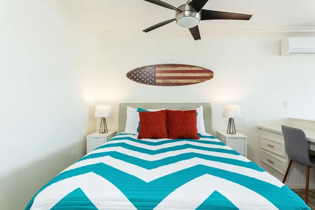 جناح فاخر بسرير كوين بإطلالة على البحر مع أريكة، The Sea View Inn At The Beach 2/3