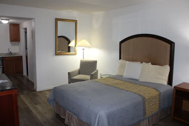 Deluxe, Single, Queen Bed, ANS Inn & Suites 9/10
