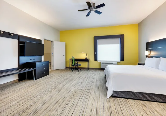 جناح بسرير كينج لذوي الإعاقة، Holiday Inn Express Hotel Suites Cleburne 2/5