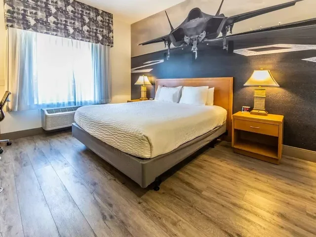 غرفة قياسية بسرير كينج لذوي الإعاقة، The Hanford Hotel 1/3