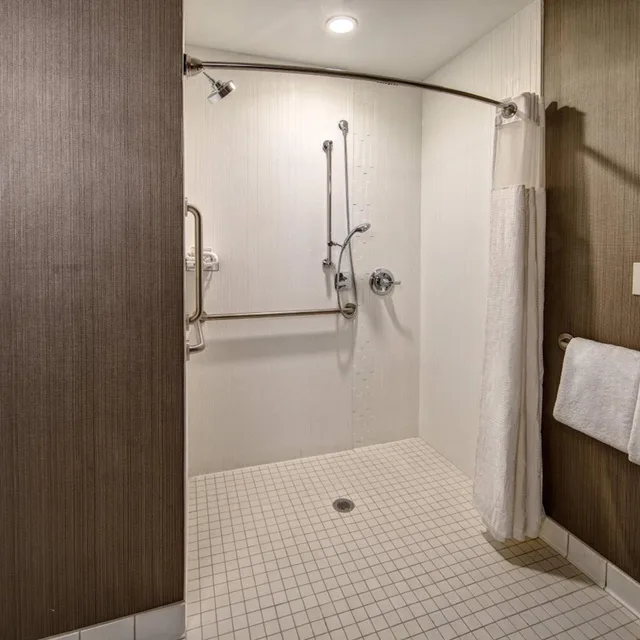 Room, King Bed, Bathtub, Accessible, Courtyard By Marriott Dulles Airport Herndon 3/3