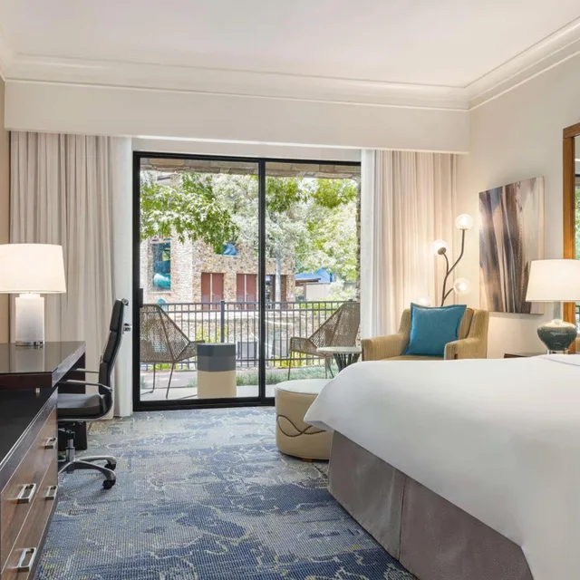 Room, King Bed, Pool Access، The Woodlands Resort, Curio Collection by Hilton 2/3