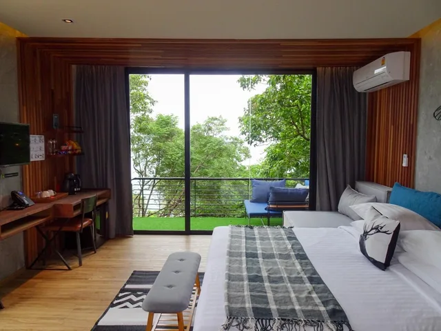 Mountain, Deluxe, King Bed, The Cabin Beach Resort 1/2