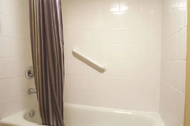 جناح بسرير كينج بغرفة نوم واحدة، La Quinta Inn & Suites by Wyndham Deerfield Beach I-95 3/3