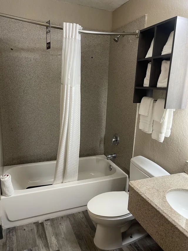 غرفة قياسية بسريرين كوين، Super 8 by Wyndham San Antonio Downtown NE 4/5