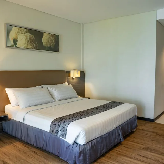 غرفة غراند ديلوكس بسرير مزدوج بشرفة، Estrella Hotel & Conference (ex Aston Luwuk) 1/3