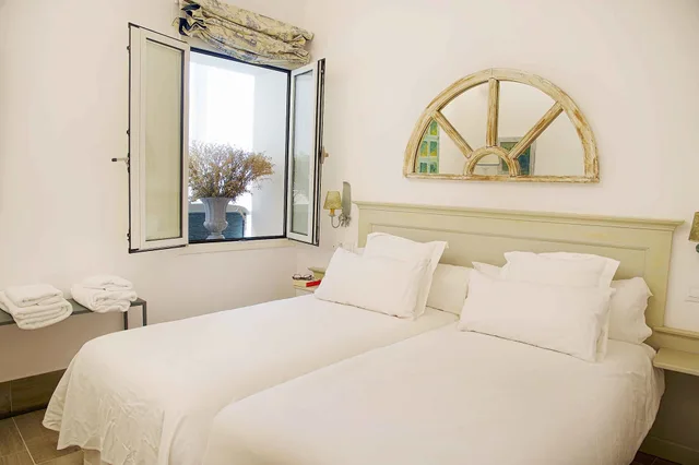Grand, First, Deluxe, Apartment, Twin Beds, Sofa, Overland Suites Catedral 1/5