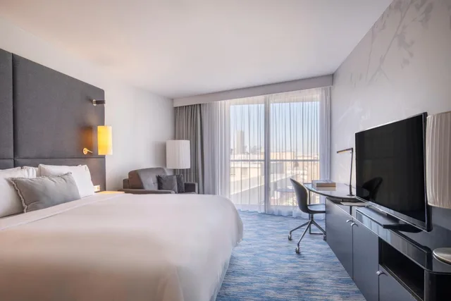 غرفة بريستيج بإطلالة على الحديقة بشرفة، Renaissance Paris Arc de Triomphe Hotel 7/10