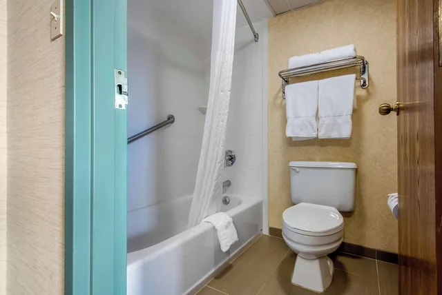 غرفة بسرير كينج لذوي الإعاقة، Quality Inn & Suites Mansfield 6/7