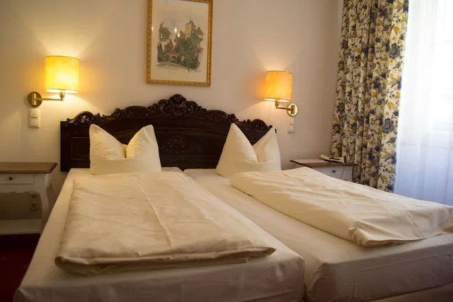 غرفة أساسية بسريرين منفصلين، Hotel Goldener Hirsch 2/10