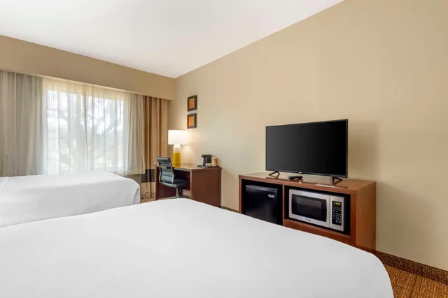 جناح ديلوكس بسريرين كوين، Comfort Suites Near Vancouver Mall 4/7