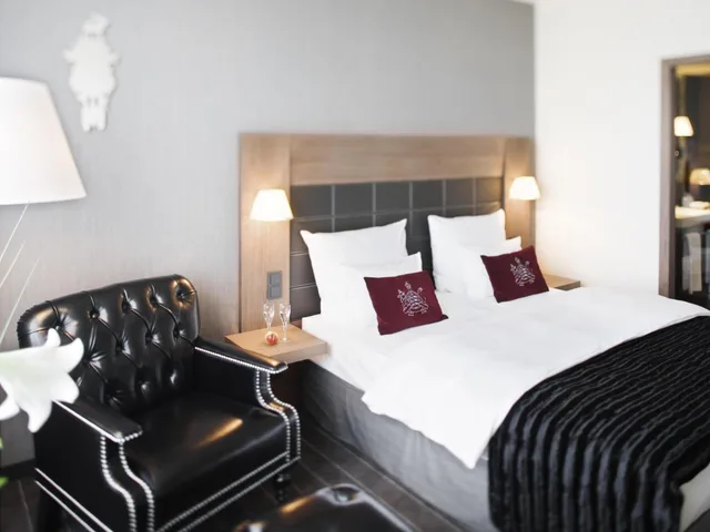 غرفة متصلة عائلية بسريرين منفصلين وسرير كينج، Movenpick Hotel Stuttgart Airport 4/5
