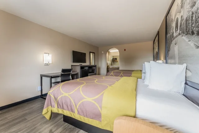 غرفة قياسية بسريرين كوين، Super 8 By Wyndham Lake Charles Northeast 1/5