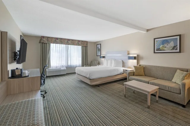 Suite, King Bed, Sofa, Accessible, Best Western Plus Twin View Inn & Suites 6/7