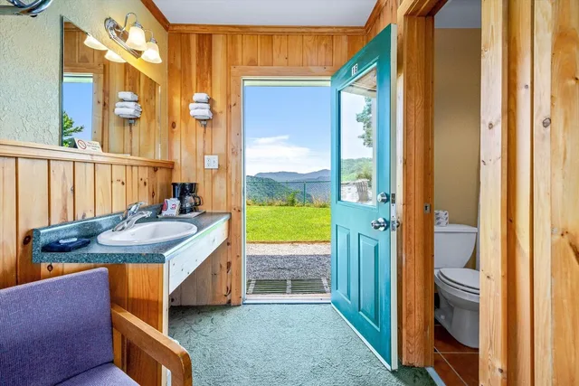 غرفة قياسية بسرير كينج، Early Blue Motel 7/7