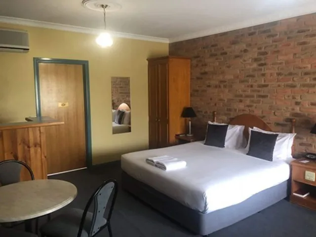 Spa, Suite, Queen Bed, MERCURE PORT OF ECHUCA 3/7