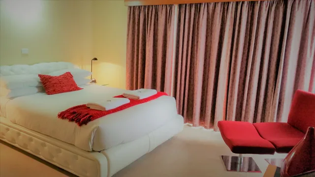 York House, 2 Queen and Twin Beds، Sovereign Park Motor Inn 4/7