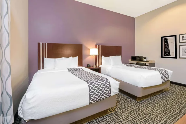 غرفة بسريرين كوين بإطلالة لذوي الإعاقة، La Quinta Inn & Suites by Wyndham Oklahoma City -Yukon 1/1