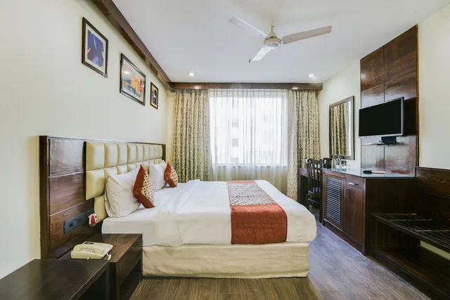 Executive, King Bed, Hotel Blue Stone - Nehru Place 7/10