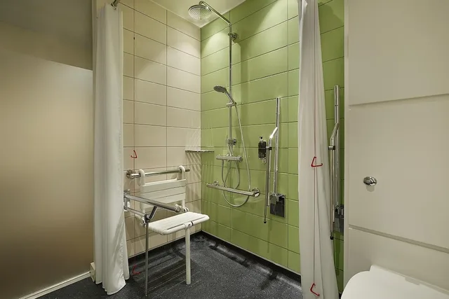 Standard, Double Bed, No Window, Accessible، hub by Premier Inn London Westminster Abbey hotel 5/8