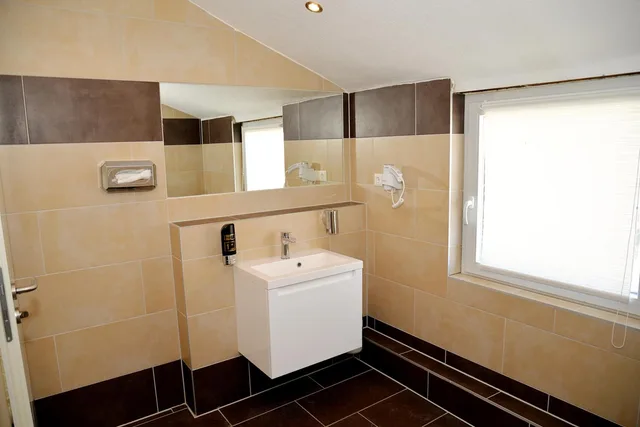 غرفة ثلاثية، Hotel Neugrabener Hof 8/8