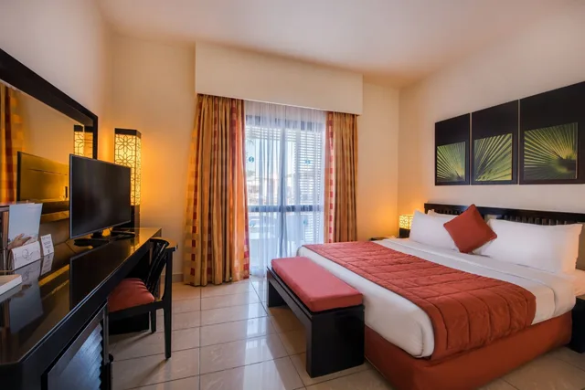 غرفة عائلية بسرير كينج وسريرين منفصلين بغرفتي نوم، Reef Oasis Blue Bay Resort and Spa 1/6