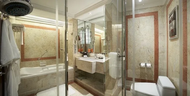 غرفة كلاسيكية بسرير كينج في طابق مرتفع، Intercontinental Bangkok 10/10