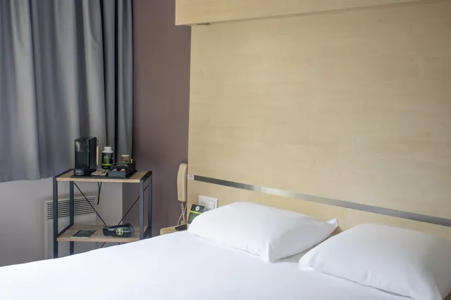 Superior, Double Bed, B&B Hotel Le Puy-En-Velay 3/5
