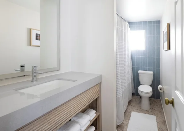 غرفة قياسية بسرير كينج، Blue Water Resort on the Ocean 6/7