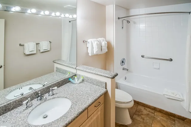 2 Bedrooms, King and Twin Beds, Sofa, Kitchen, Desert Breezes Resort 7/10