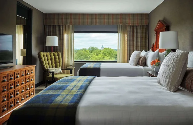غرفة بسريرين كوين في طابق مرتفع، Graduate by Hilton Ann Arbor 1/3
