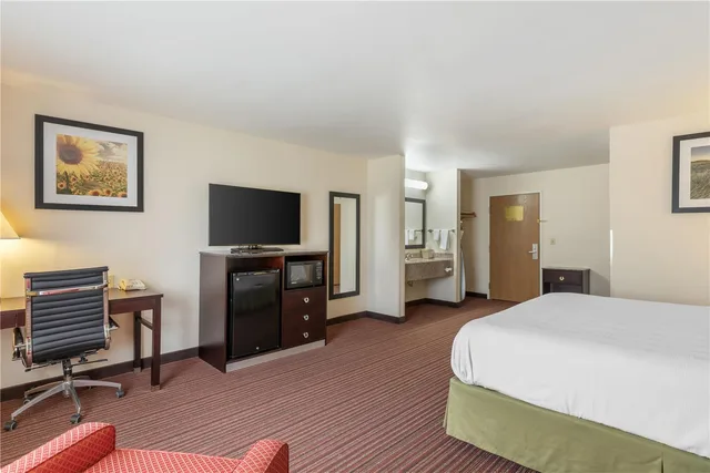 Room, King Bed, Best Western Parsons Inn 2/4
