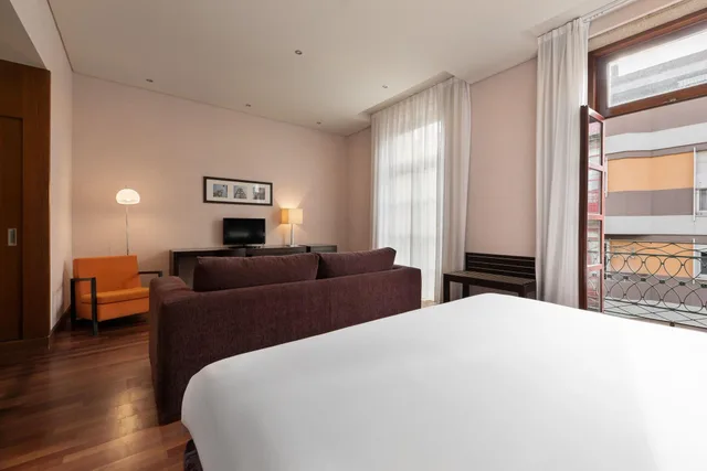 جناح جونيور بسريرين، Eurostars Das Artes 2/10